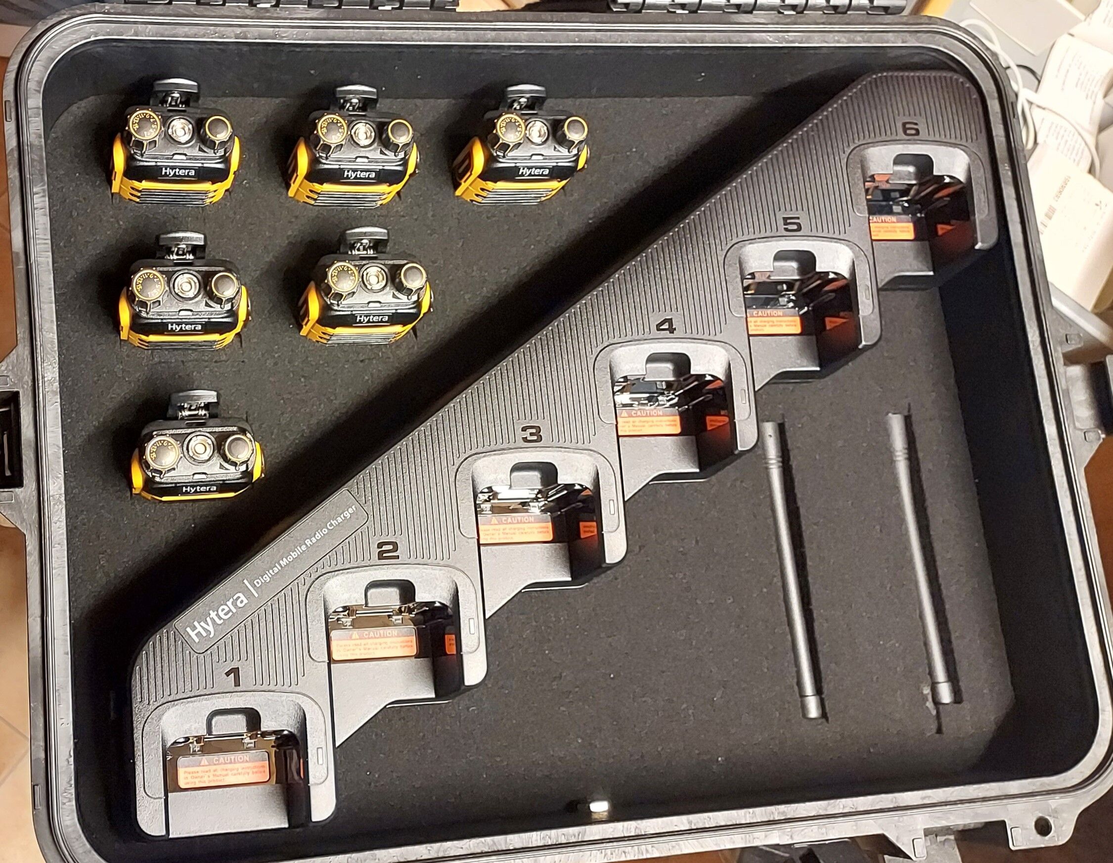 6 stk Hytera BD615 UHF 400-470 MHz radiopakke med koffert